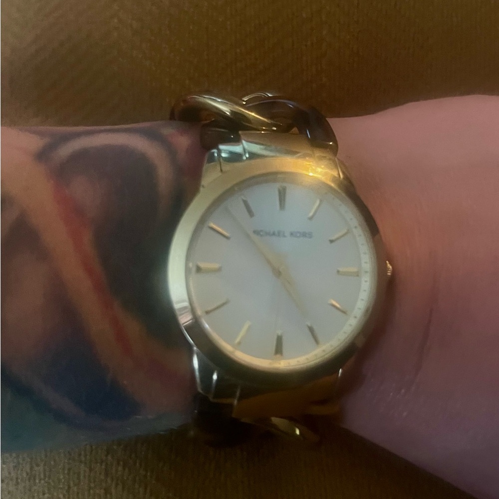 Michael Kors Gold Chain Link Watch - Picture 7 of 10